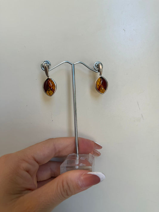Orecchini a Goccia in Argento 925 con Ambra Tre Colori – Pietra Naturale