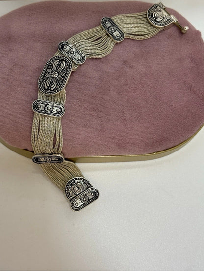 Bracciale Doppio Filo in Argento 925 con Targhette Floreali Brunite – 18 cm