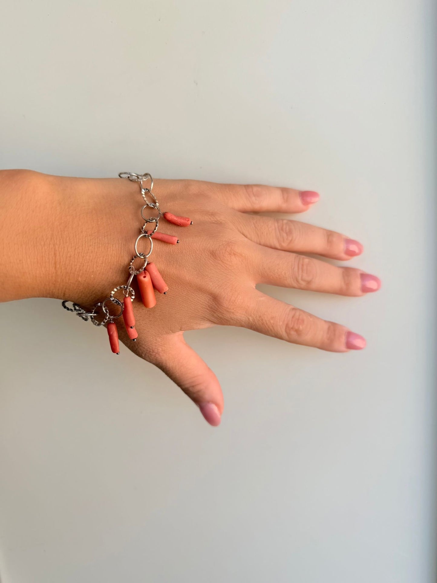 Bracciale in Argento 925 con Coralli Rossi Pendenti — 20-21 cm