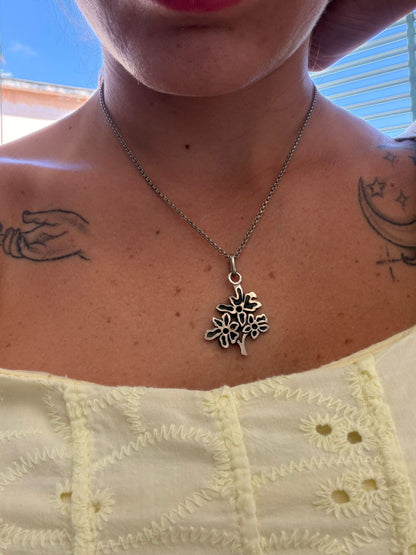 Collana in Argento 925 con Tre Fiori Smaltati Verdi