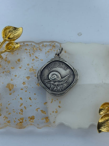 Collana in argento 925 con ciondolo lumaca “prudenza”