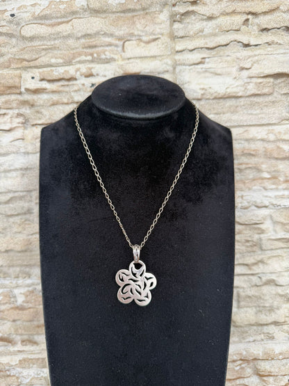 Collana in argento 925 con ciondolo fiore