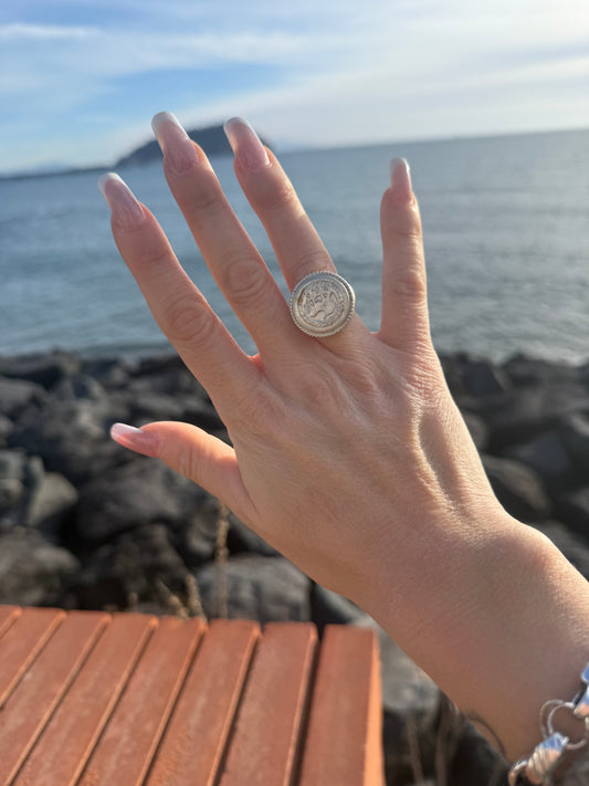 Anello sacrocuore astratto in argento 800