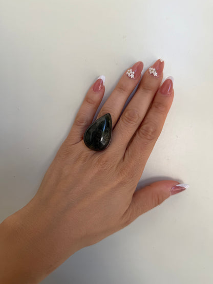Anello a goccia in argento 925 con pietra abalone