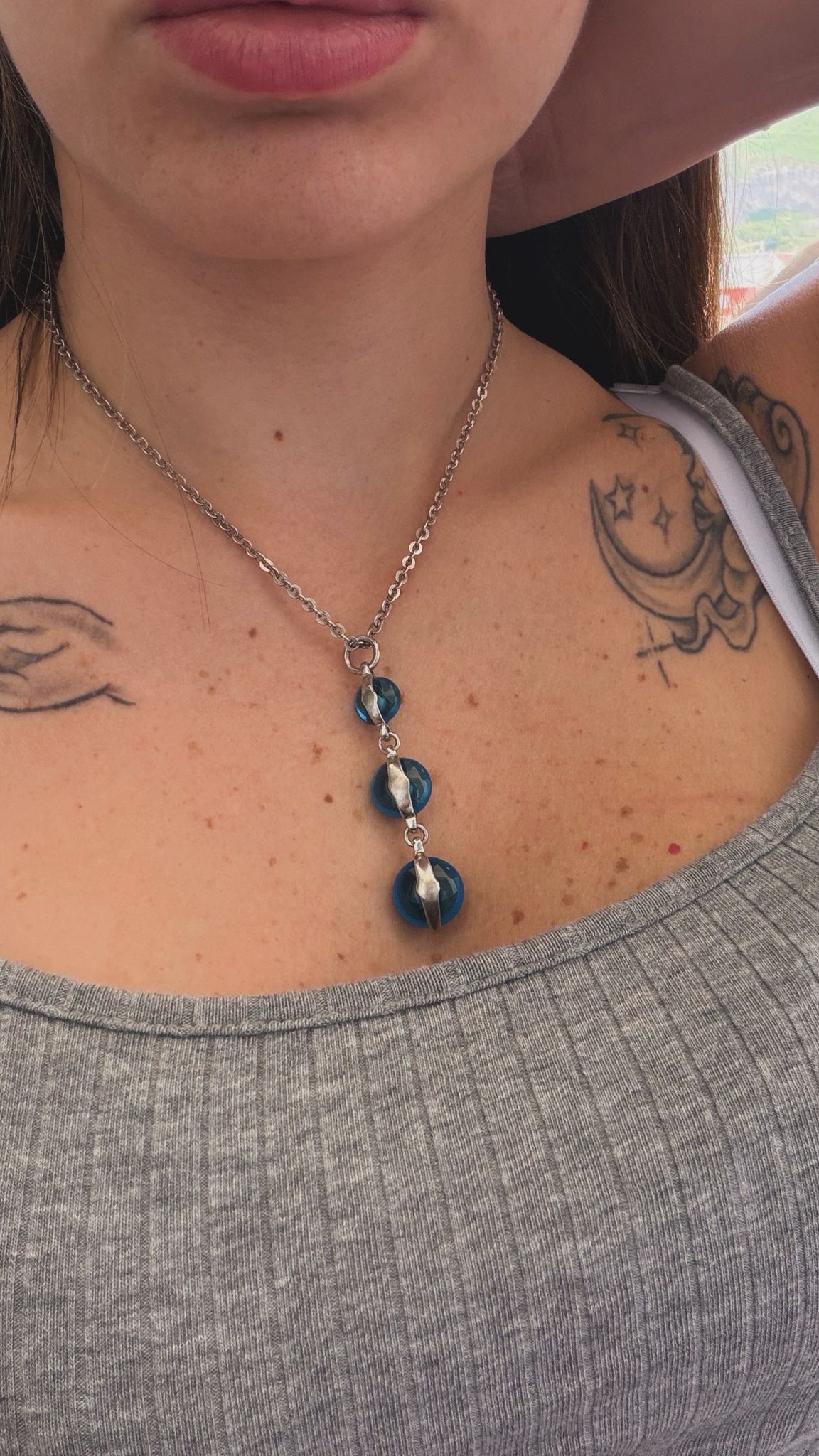 Collana in argento 925 con ciondolo e pietre blu