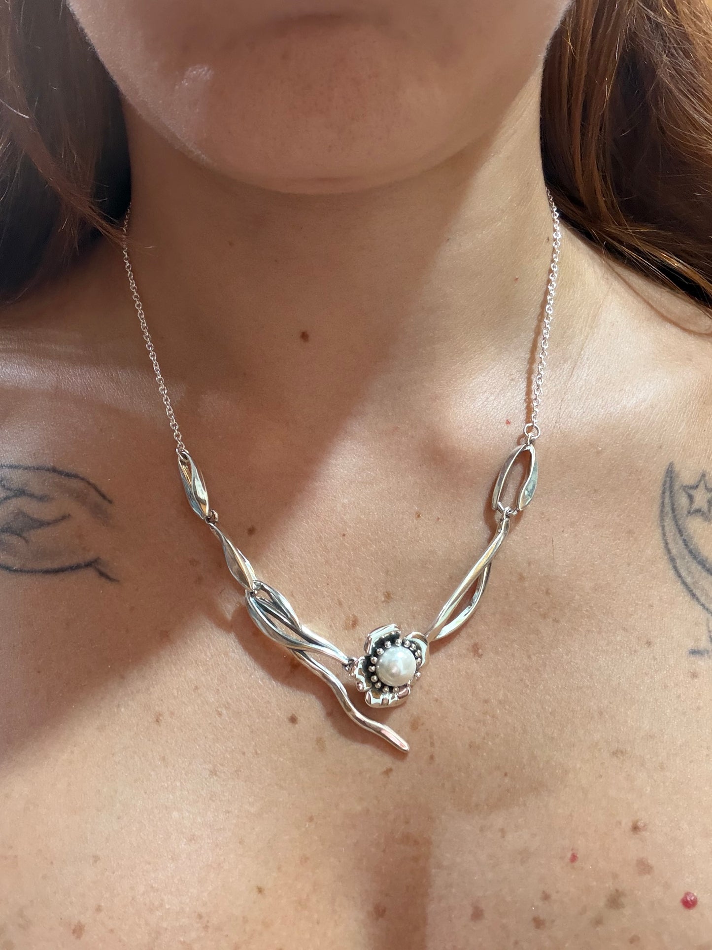 Collana in Argento 925 con Perla Bianca e Fiore