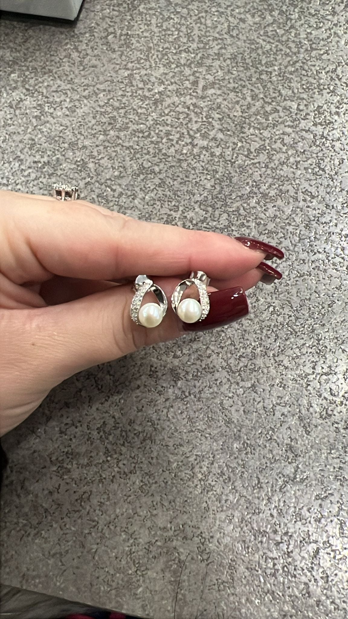 Due orecchini in argento 925