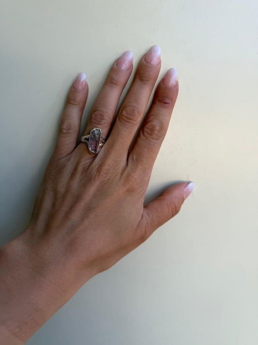 Anello in Argento 925 con Pietra di Ametista Grezza Naturale – Pezzo Unico Artigianale