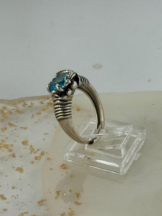 Anello in Argento 925 con Acquamarina – Texture Coccodrillo