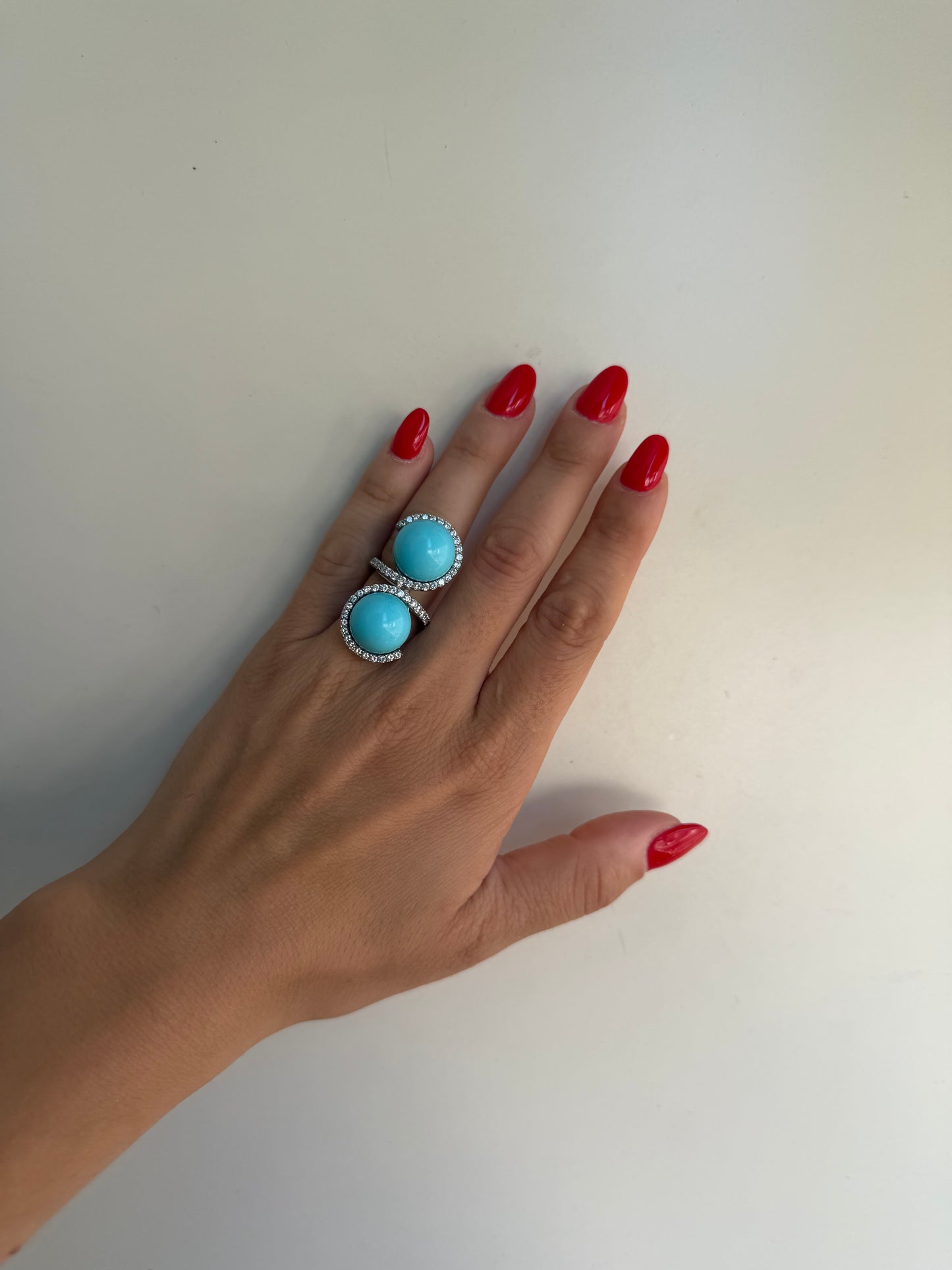 Anello in Argento 925 con Due Sfere di Turchese e Zirconi Bianchi