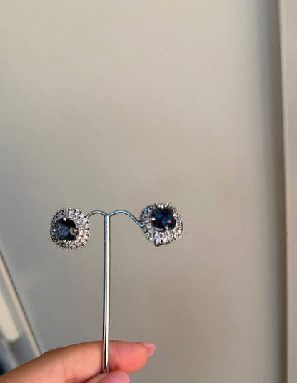 Orecchini a Clip in Argento 925 con Pietre Bianche e Radice di Zaffiro Blu