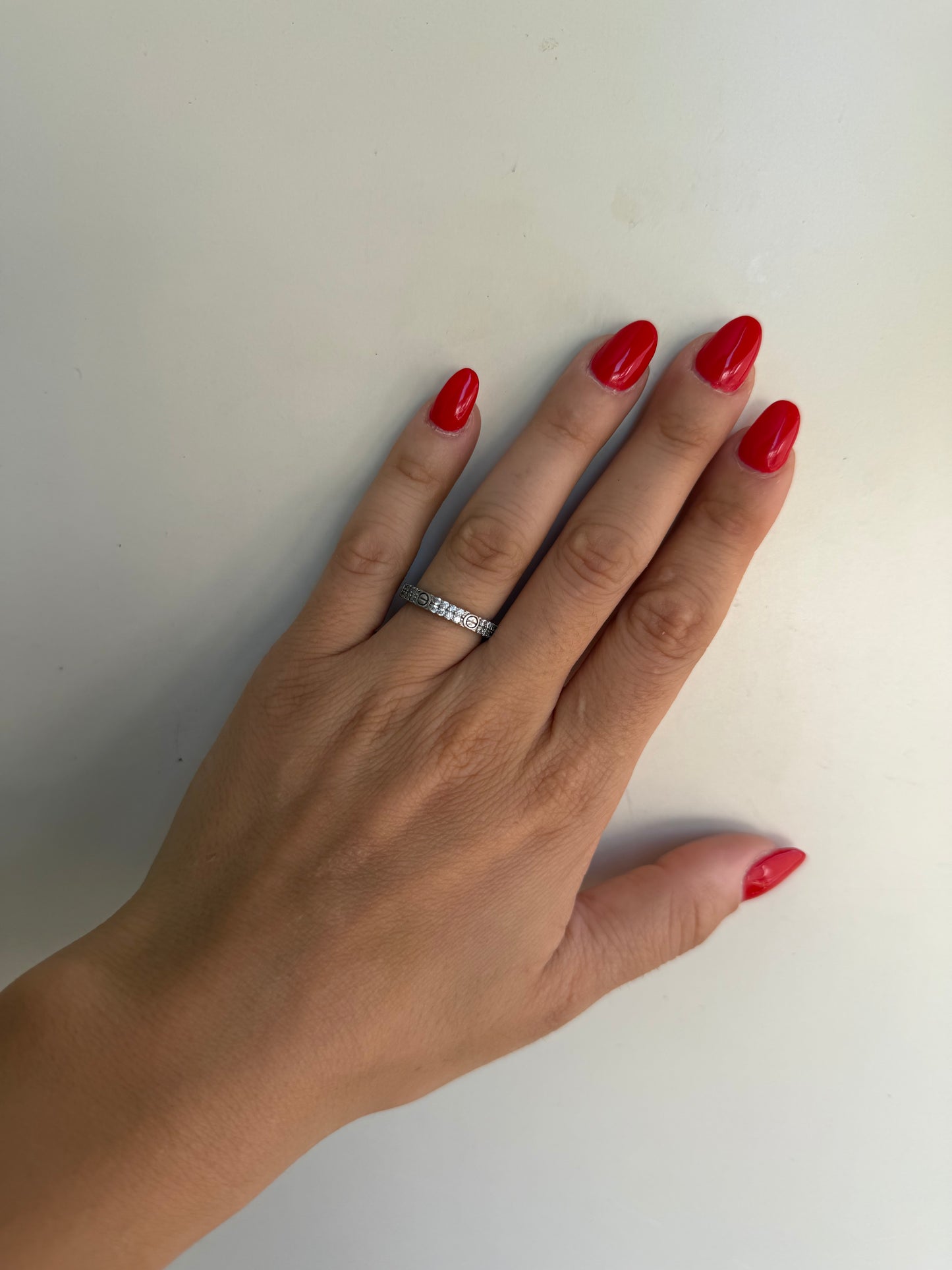 Anello Chiodo in Argento 925 con Pietre Bianche Incastonate – Rock e Raffinato