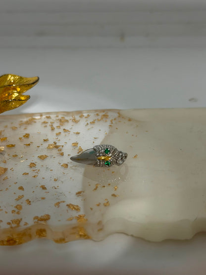 Ciondolo Corno Gufo in Argento 925 con Occhi Verdi – Pezzo Unico