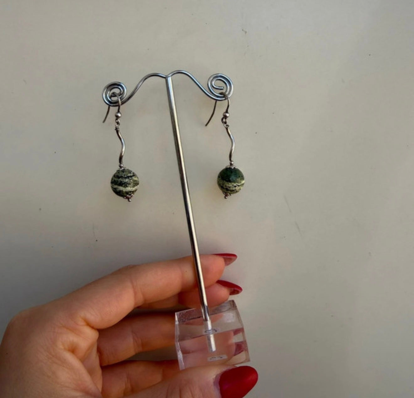 Orecchini Eleganti in Argento 925 con Pietra Verde Naturale – 4 cm