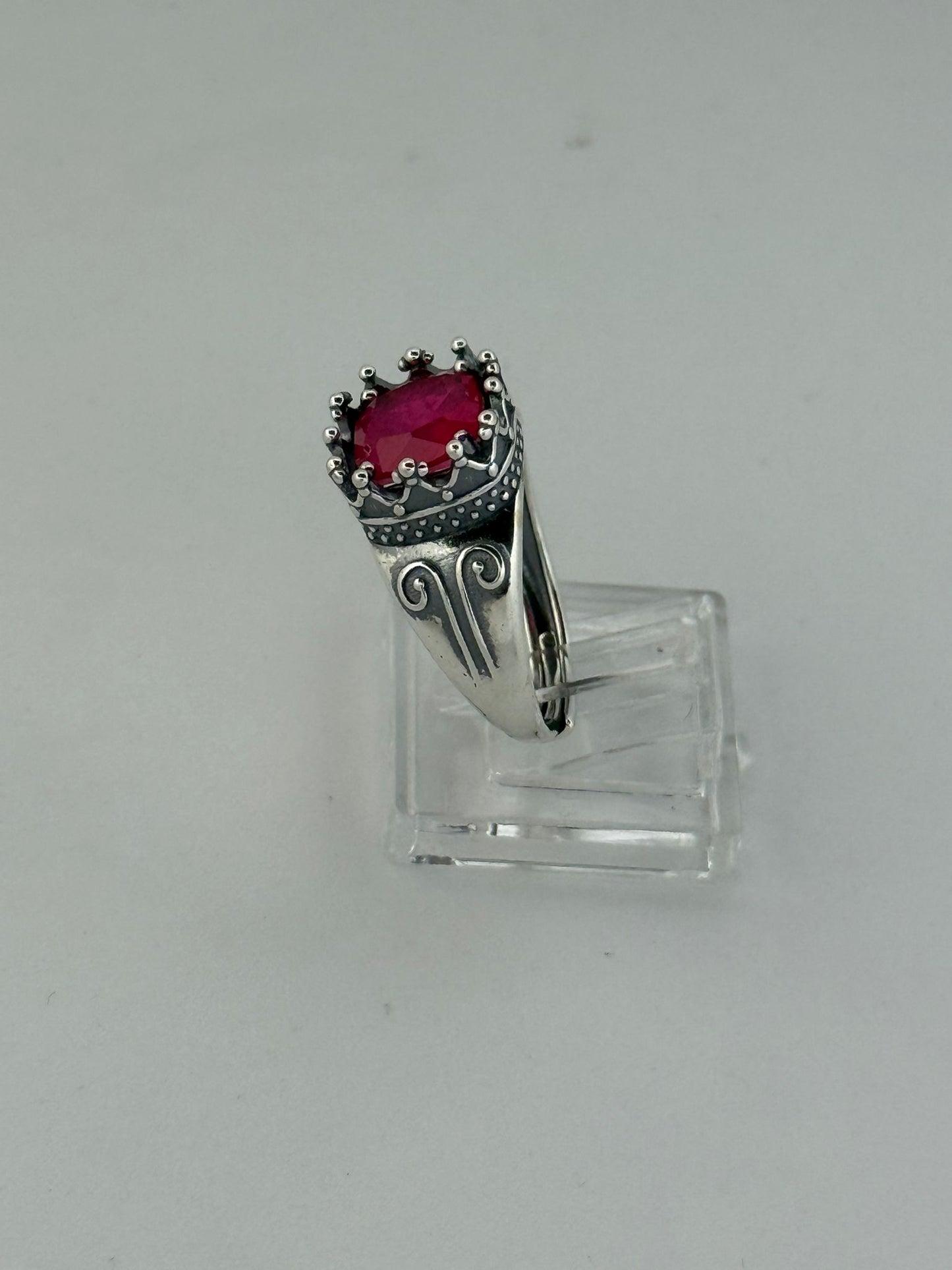 Anello in argento 925 corona con pietra fuxia