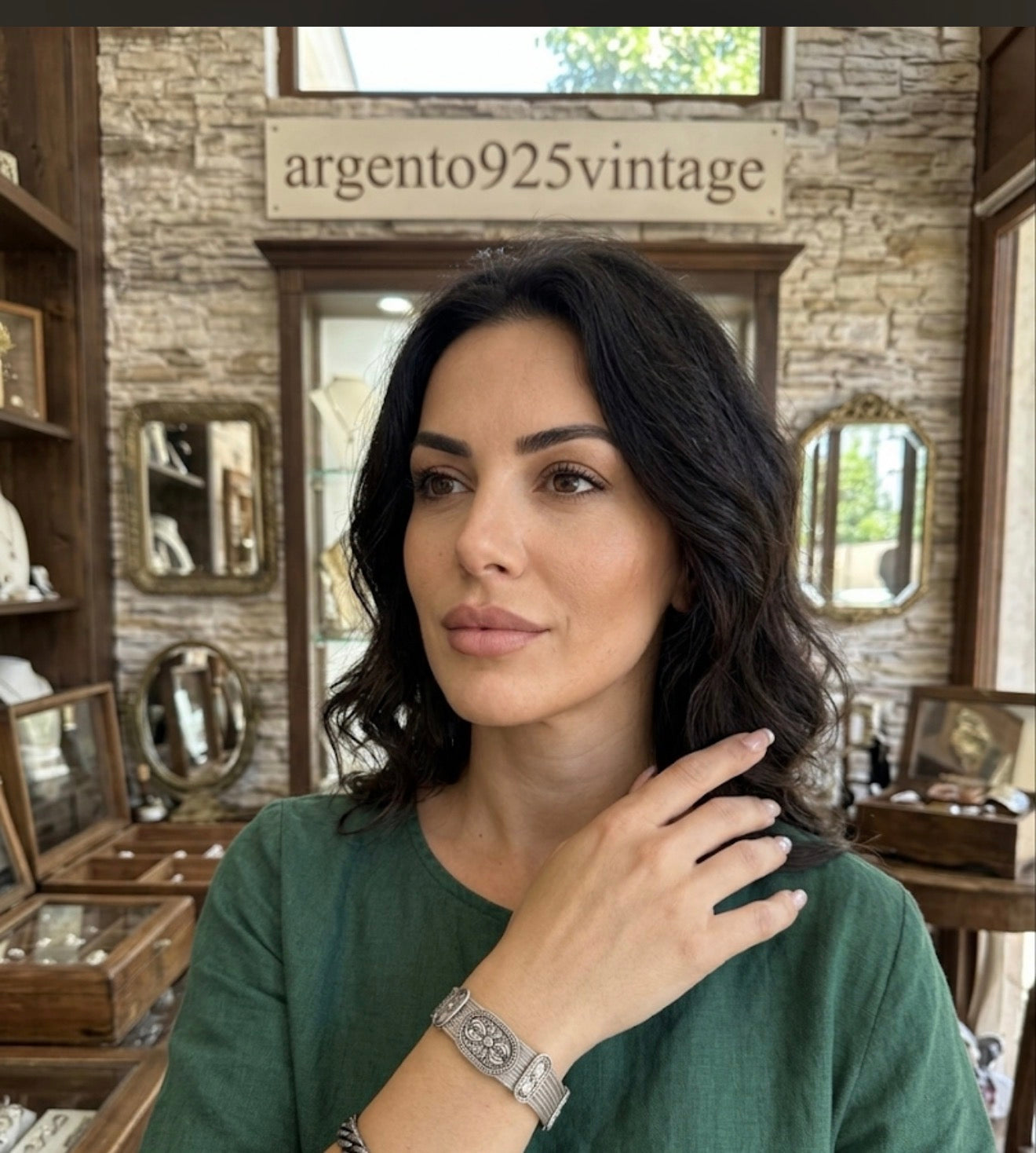 Bracciale Doppio Filo in Argento 925 con Targhette Floreali Brunite – 18 cm
