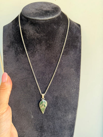 Collana in Argento 925 con Ciondolo Foglia di Pietra