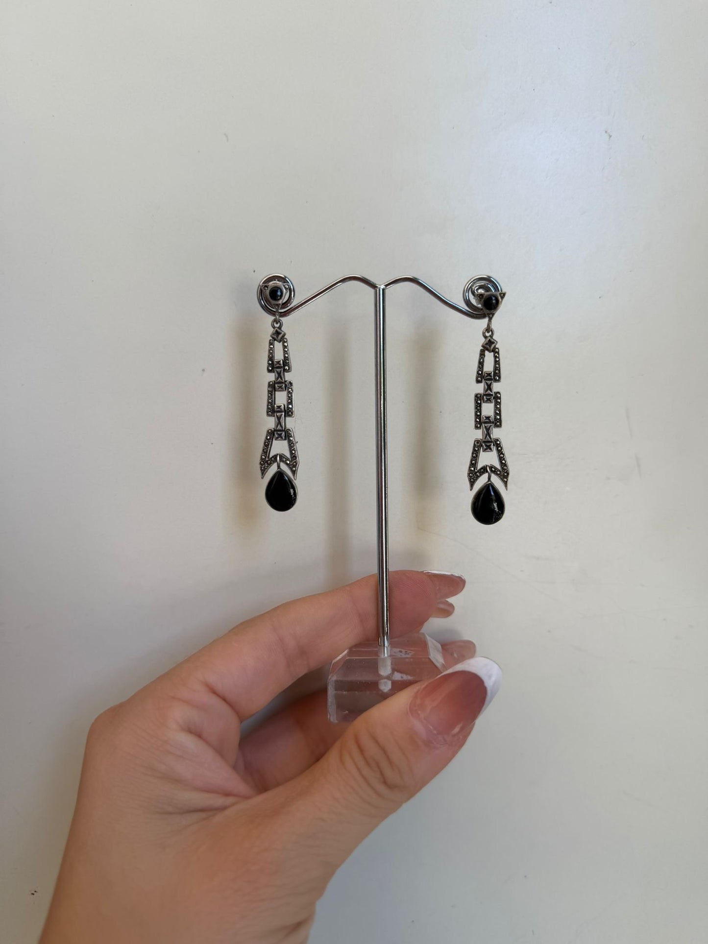 Orecchini Pendenti in Argento 925 con Onice Nero e Marcasiti – Eleganza Dark