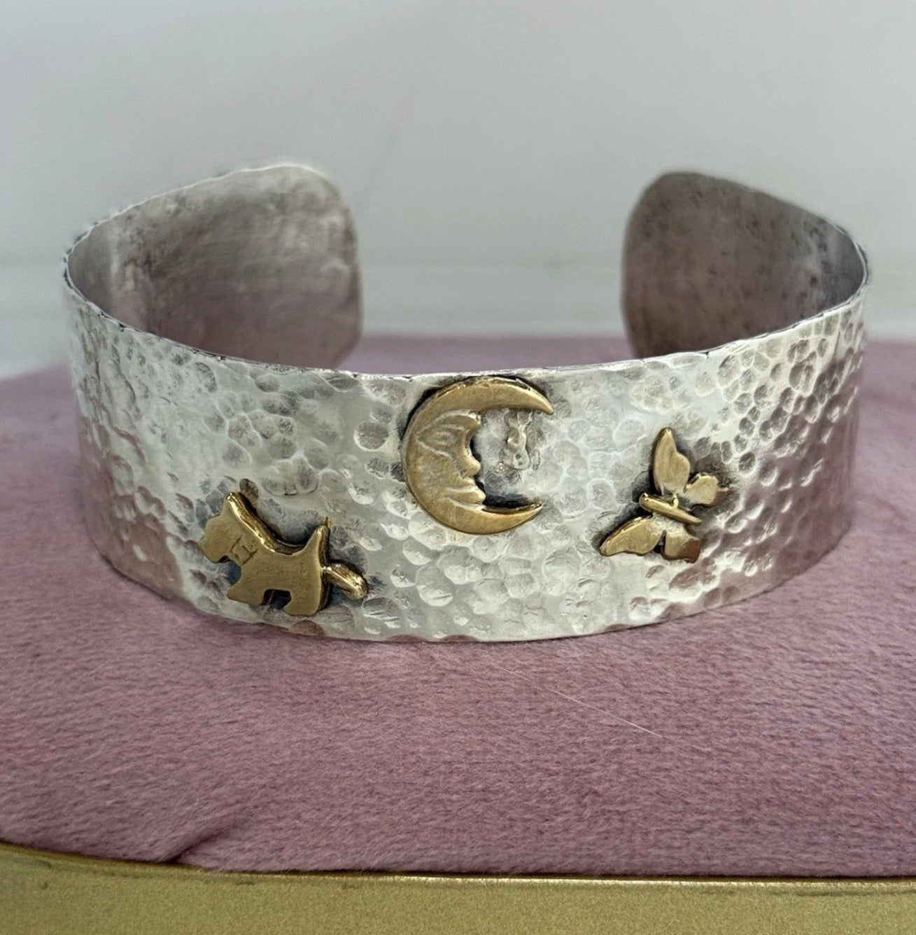 Bracciale Rigido in Argento 925 con Luna, Cane e Farfalla – Regolabile