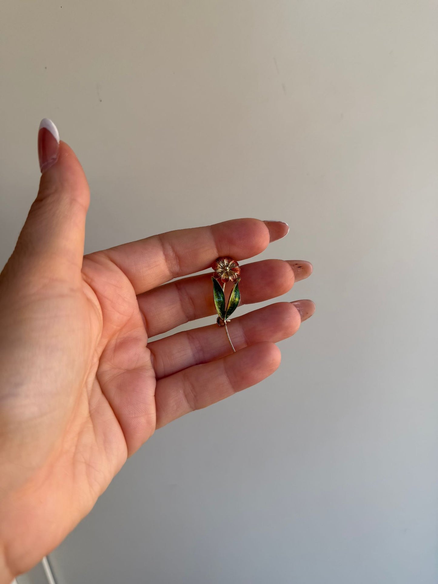 Spilla Fiore Filigranato Smaltata in Argento 925 – Accessorio Artigianale