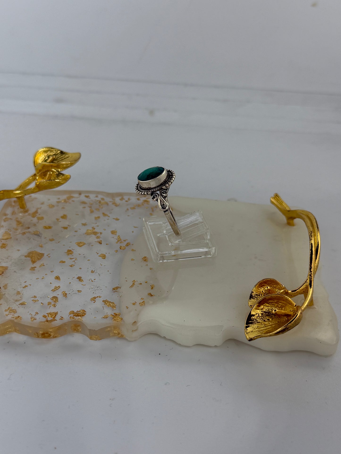 Anello in Argento 925 con Pietra Radice di Smeraldo – Pezzo Unico Artigianale