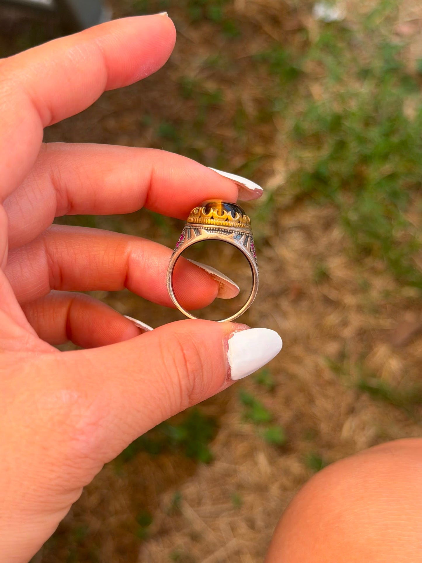 Anello in Argento 925 con Occhio di Tigre e Fiori di Zirconi Fuxia