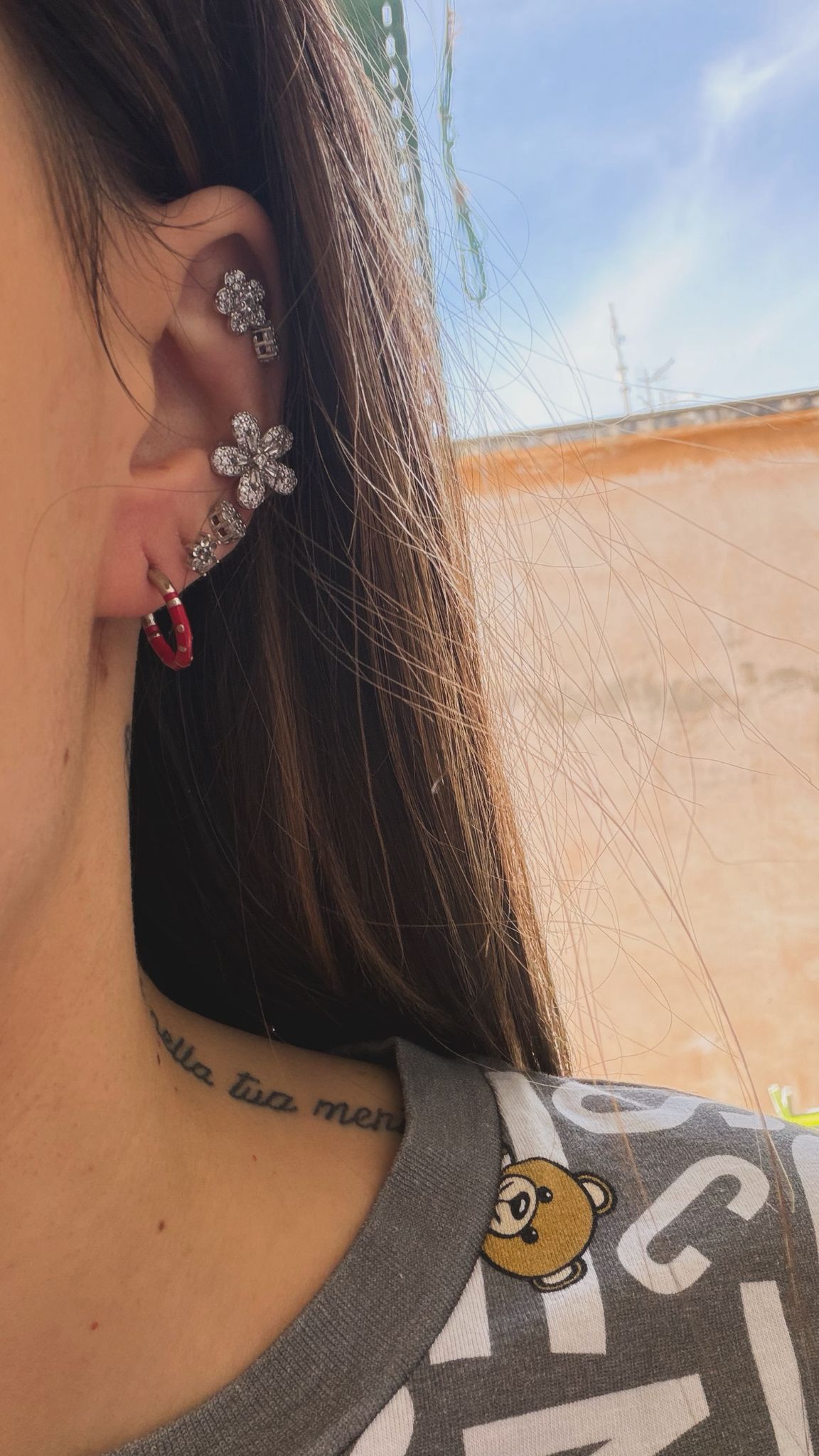 Orecchini cerchi smaltati rossi in argento 925 – Stile bold artigianale