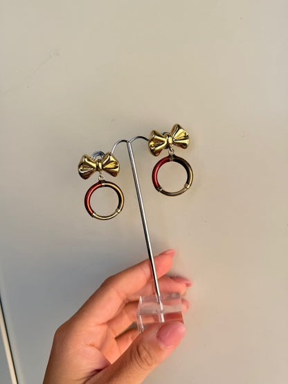 Orecchini in Argento 925 Dorato a Cerchi Pendenti Smaltati con Fiocco al Lobo