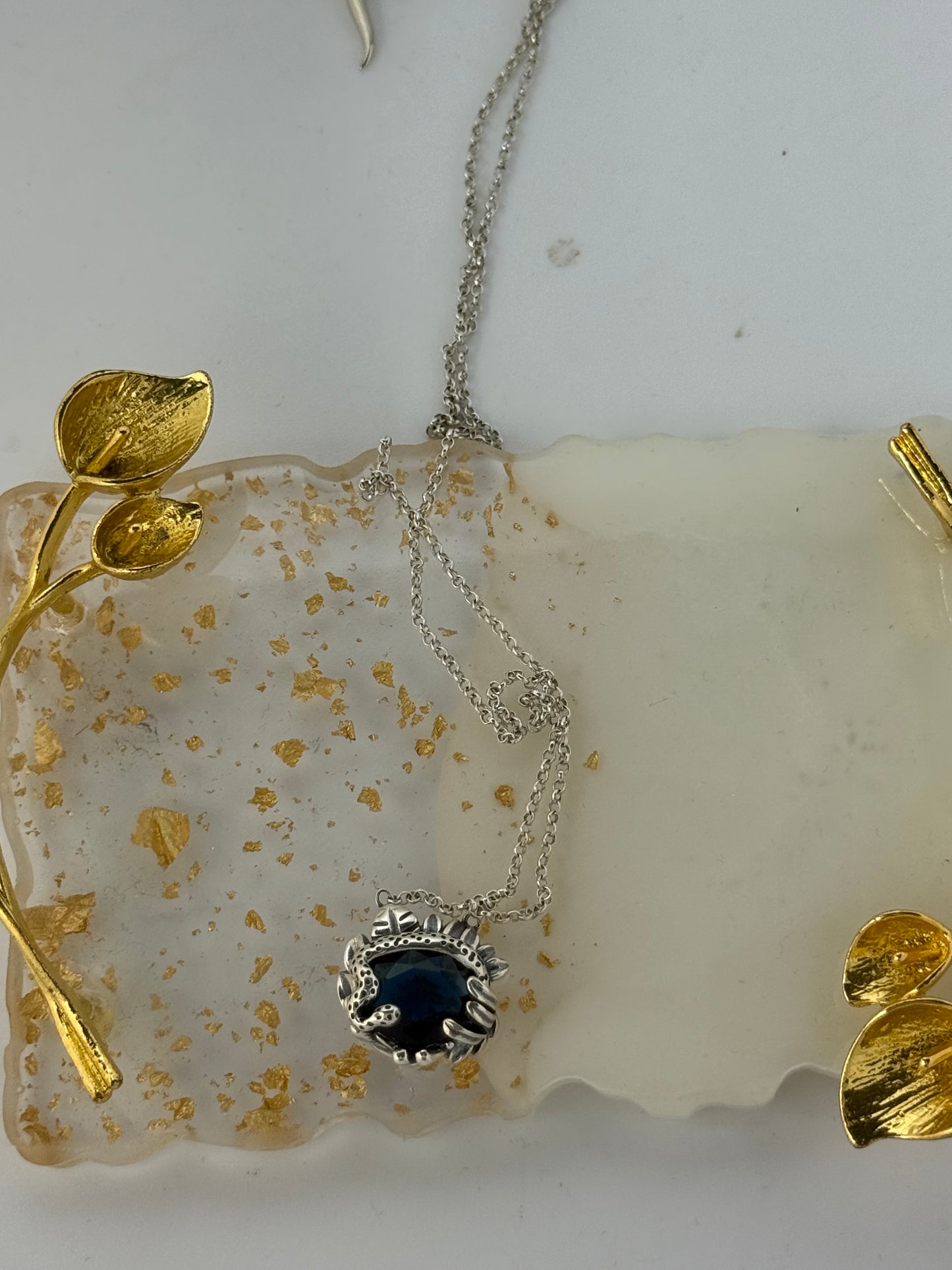 Collana in argento 925 con serpente e zaffiro blu – Pezzo Unico