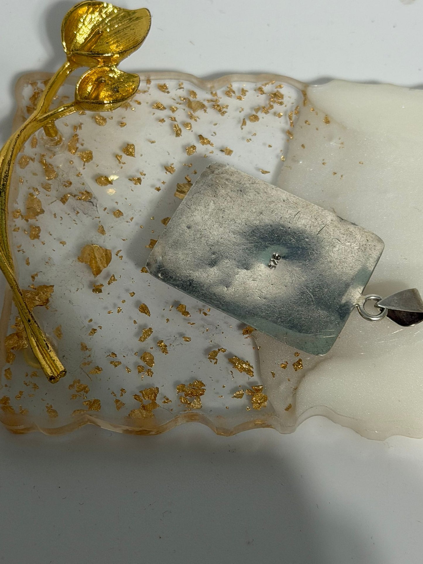 Collana in argento 925 con ciondolo rettangolare in madreperla grigia
