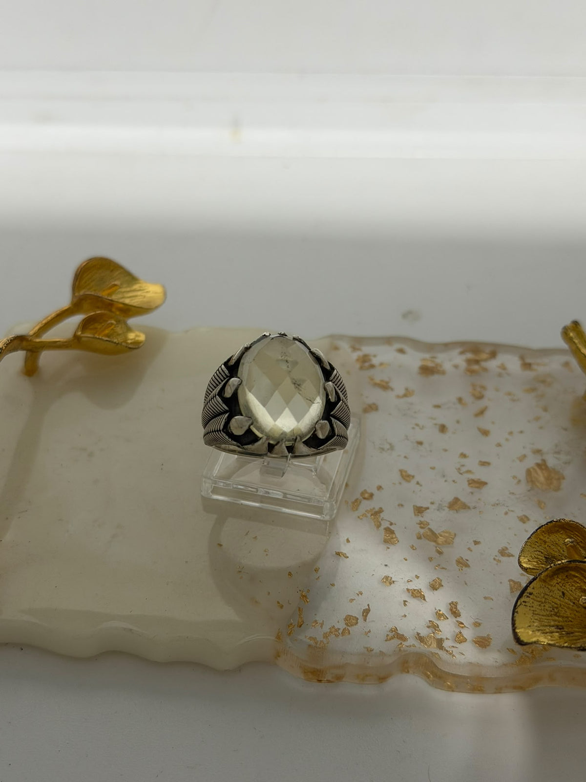 Anello in argento 925 con artigli e peridoto verde sfaccettato