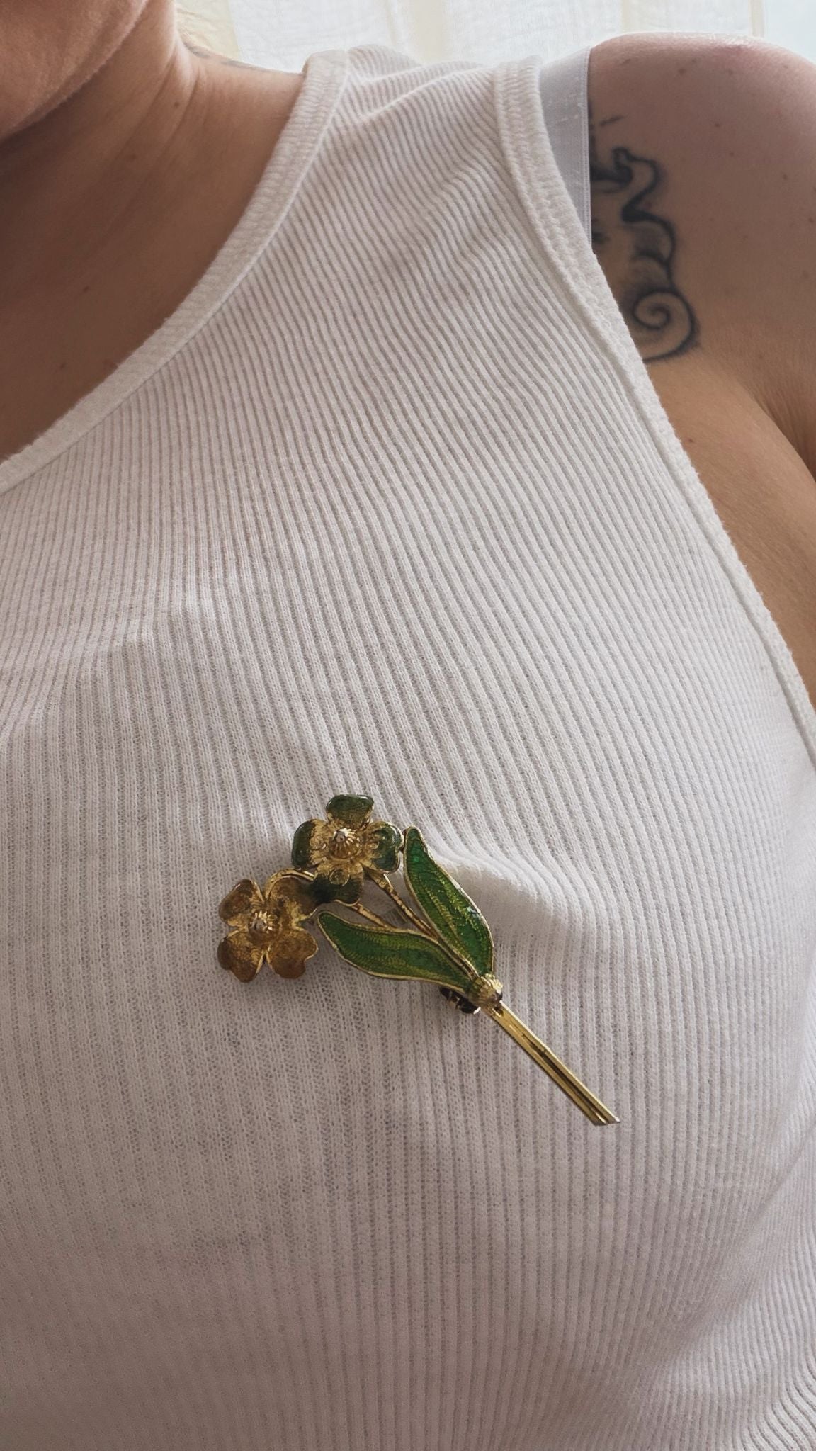 Spilla in argento 925 dorato con rose smaltate filigranate