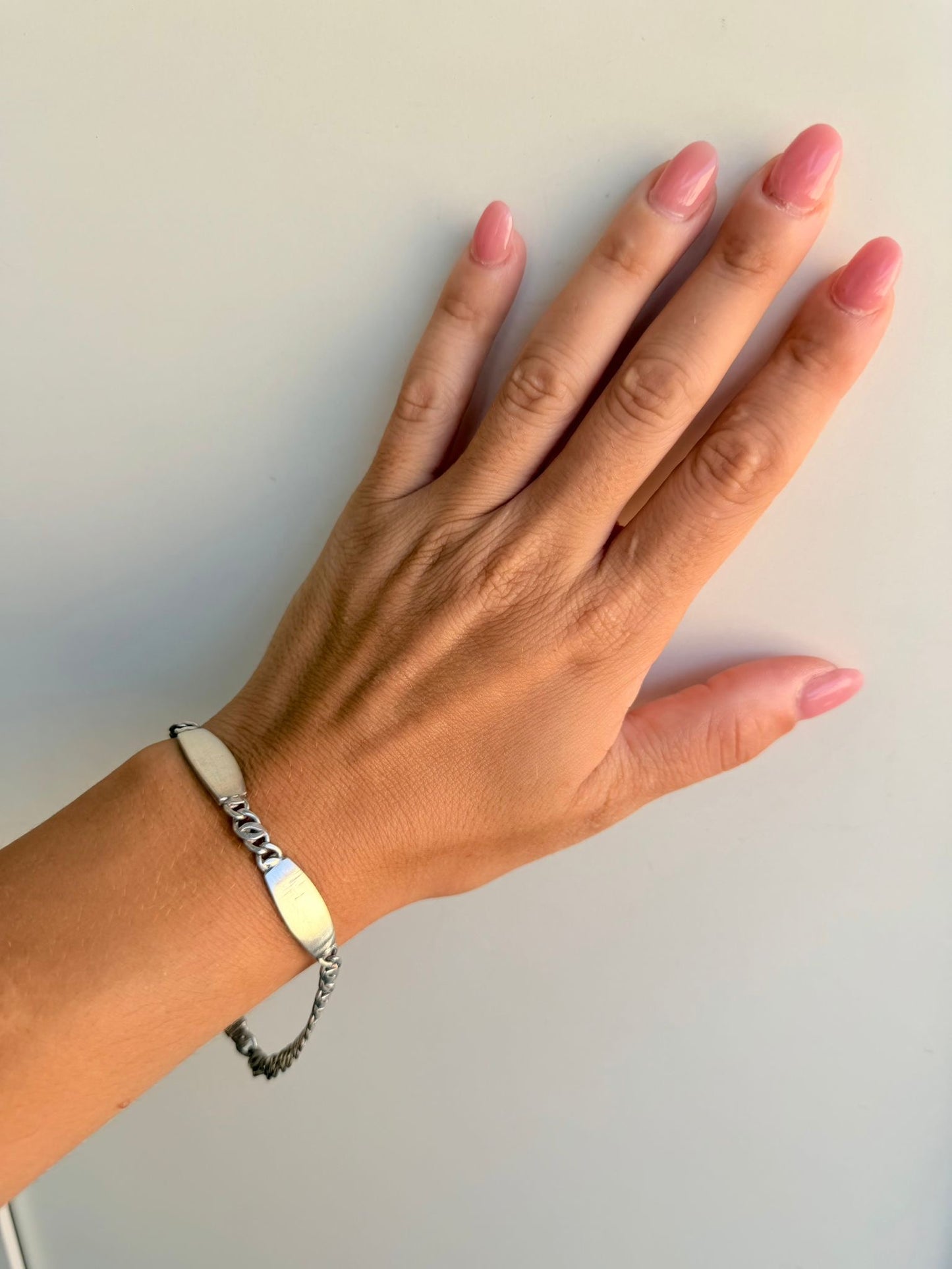 Bracciale in Argento 925 con Due Targhette e Maglia Particolare — 20 cm