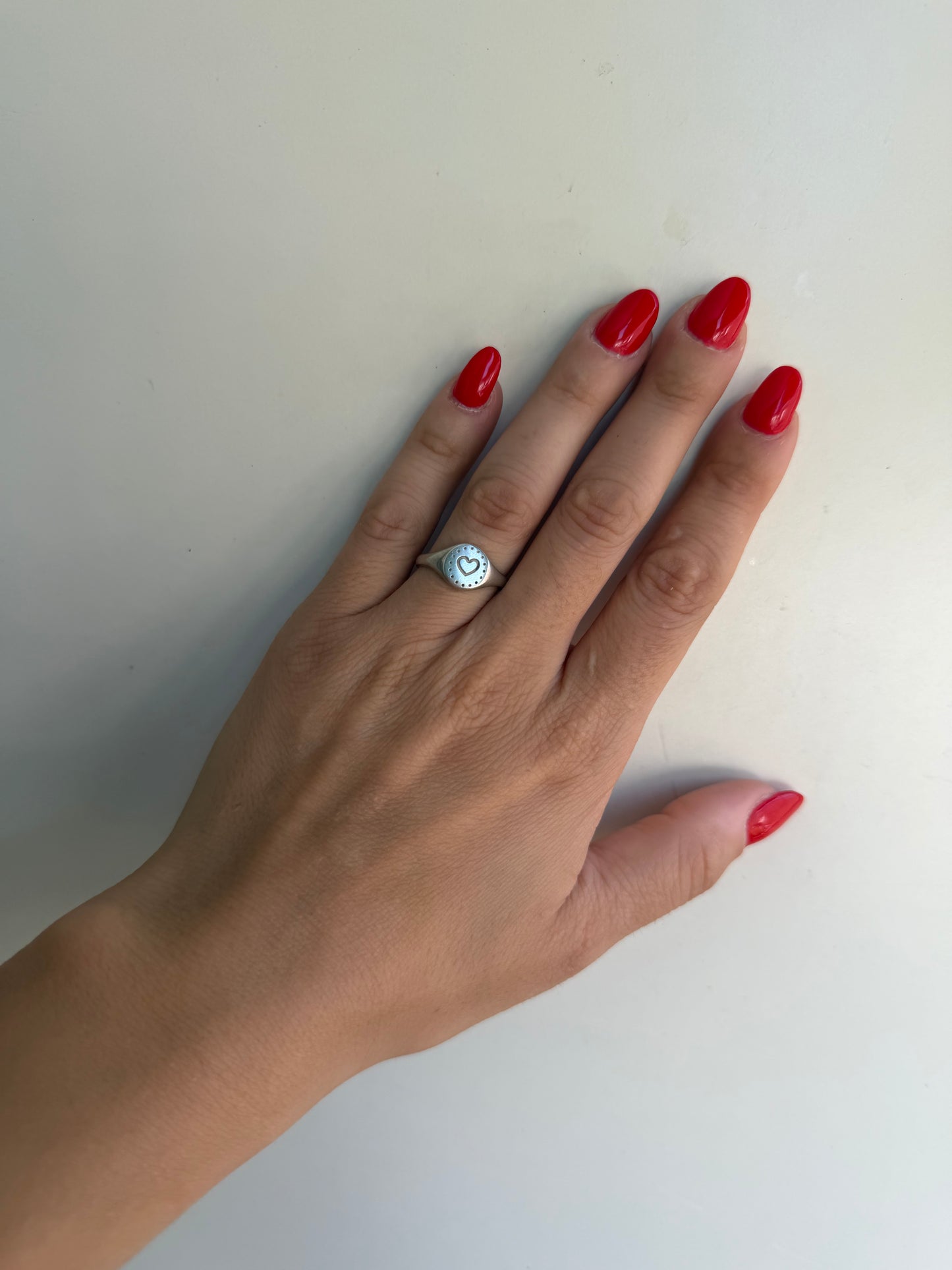 Anello in Argento 925 con Cuore Inciso – Romantico e Artigianale