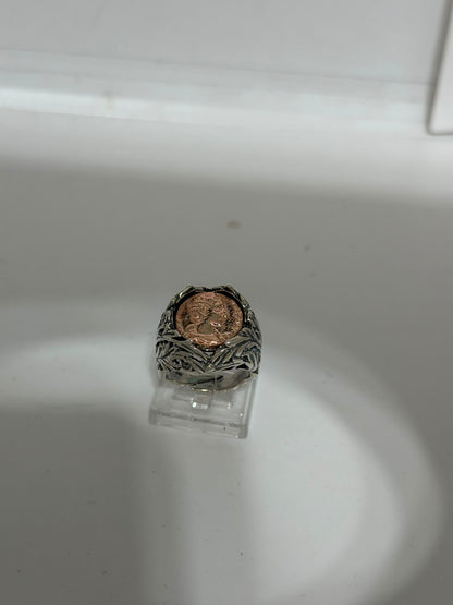 Anello in argento 925 con corona d’alloro e moneta centrale rosata – Fatto a mano