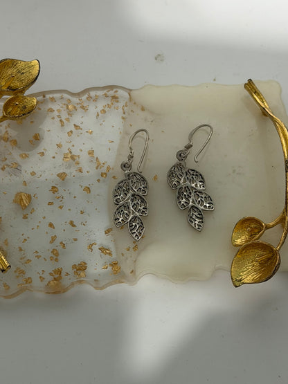 Orecchini a foglia in argento 925 – Design artigianale, pezzo unico