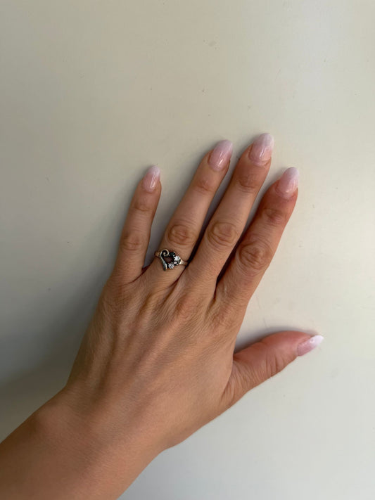 Anello cuore in argento 925 con zaffiri blu e pietre bianche