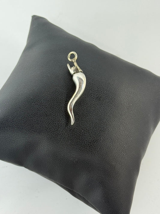 Ciondolo corno con corna in argento 800