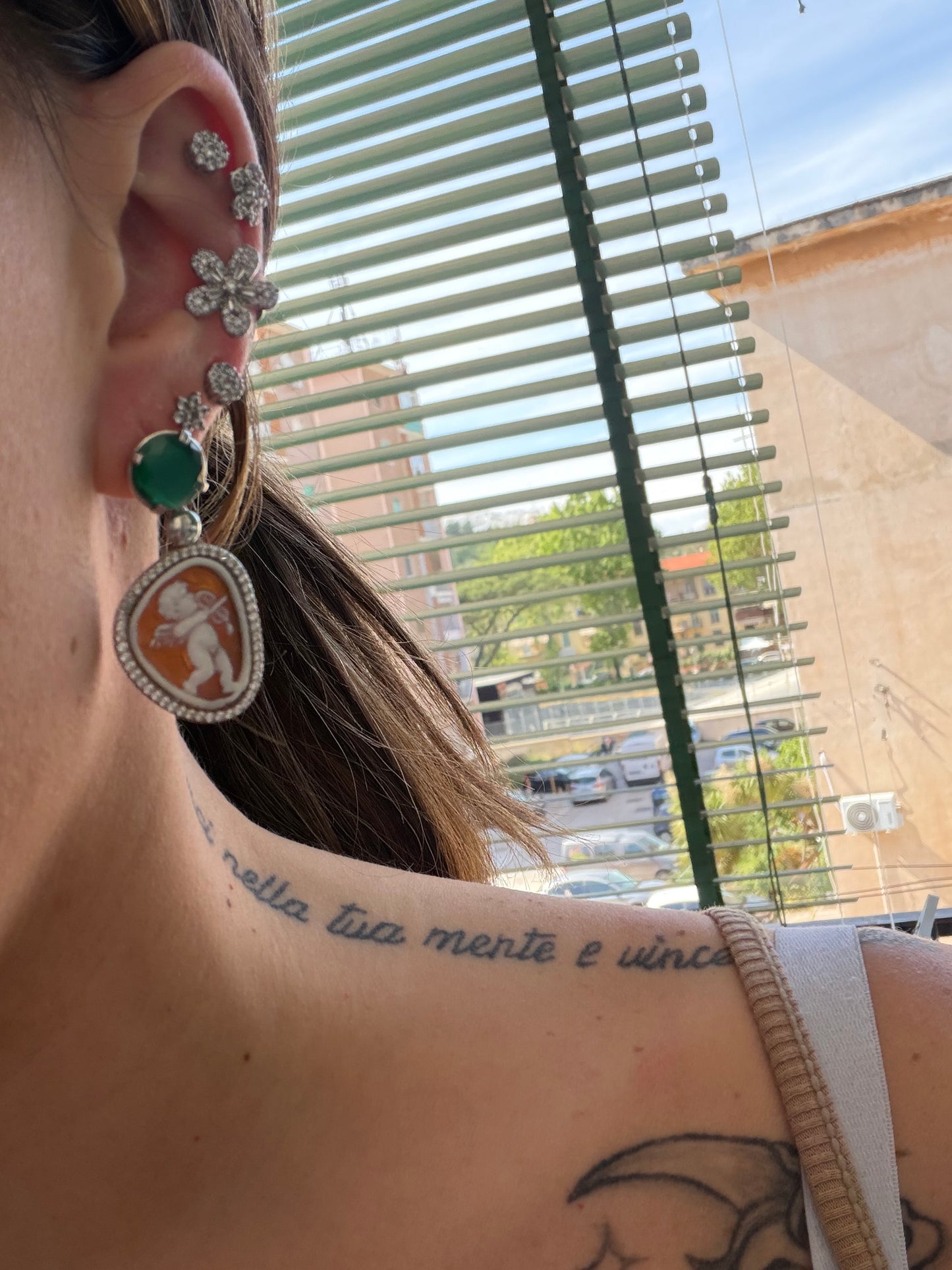 Orecchini al Lobo in Argento 925 Cammeo su Conchiglia e Pietra Verde