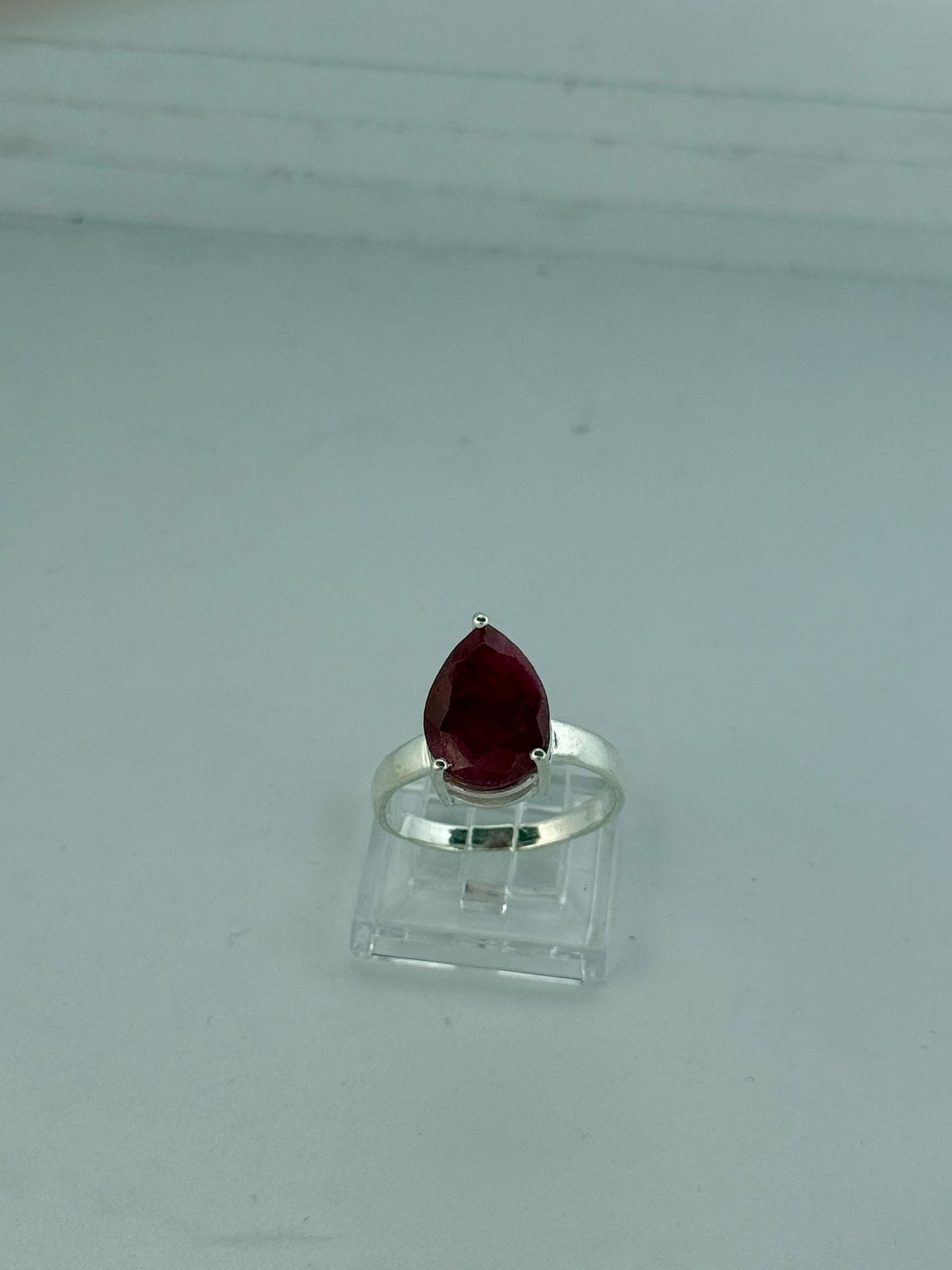 Anello in argento 925 radice di rubino fuxia