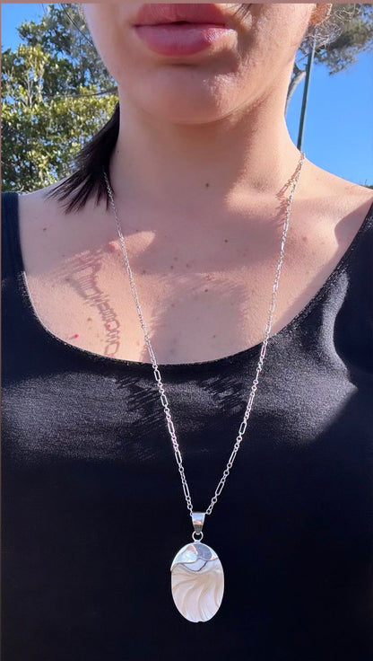 Collana ovale di madreperla