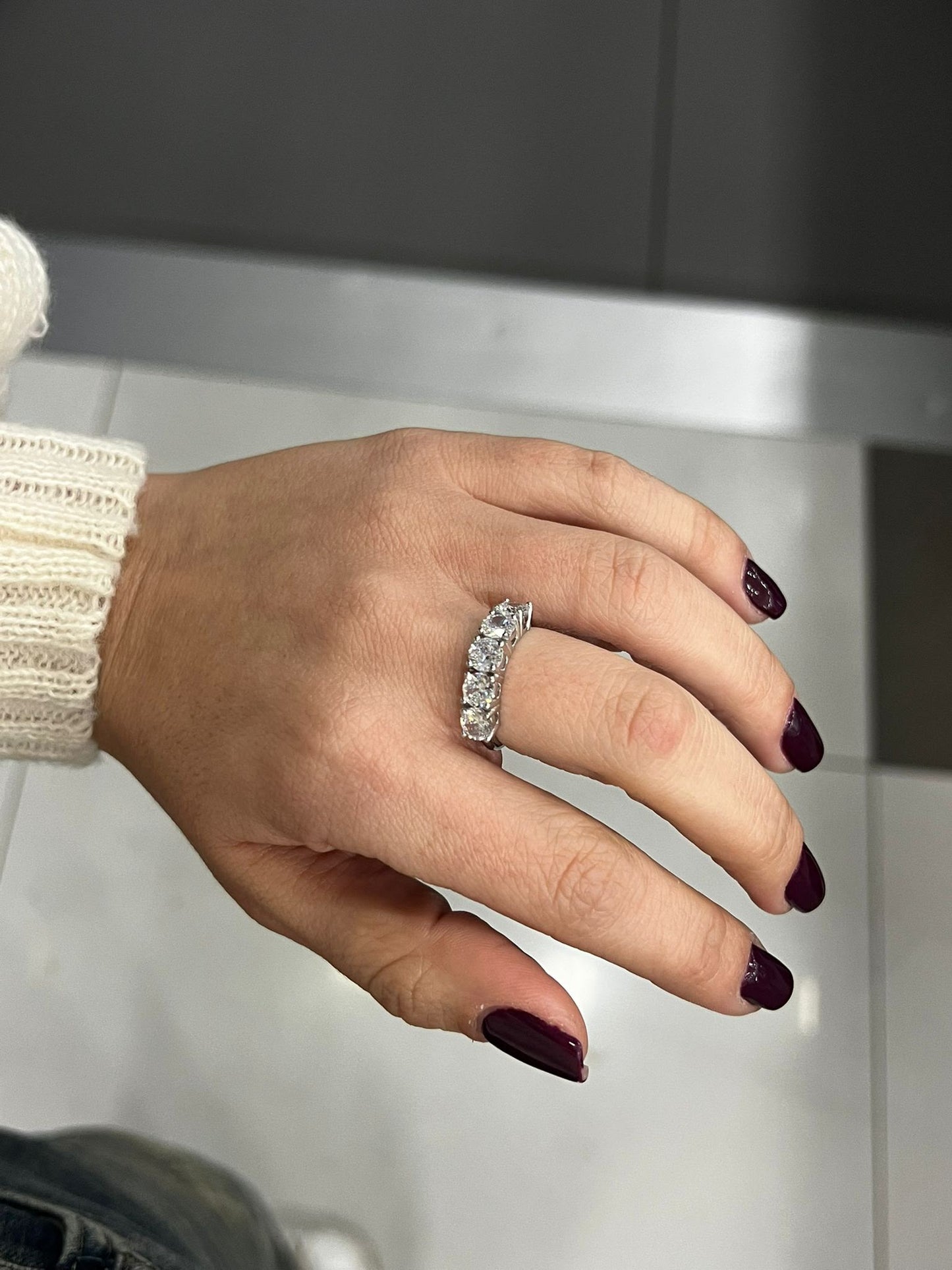 Anello in argento 925 con pietre bianche