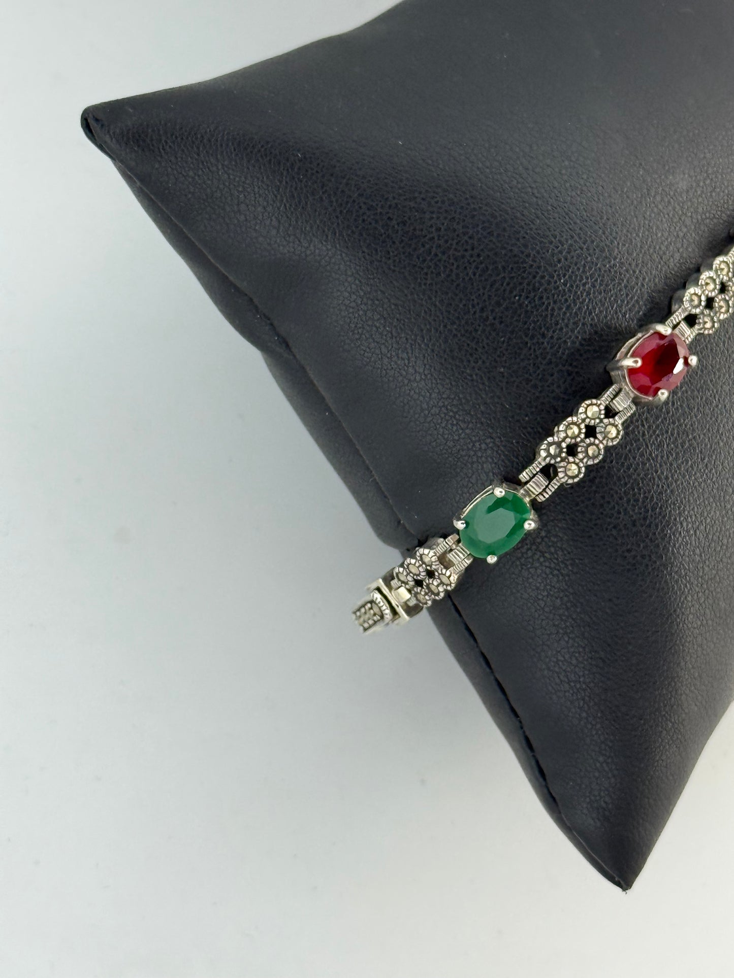 Bracciale Argento 925 Smeraldo Rubino e Zaffiro con Marcasiti – Tre Pietre Preziose Pezzo Unico
