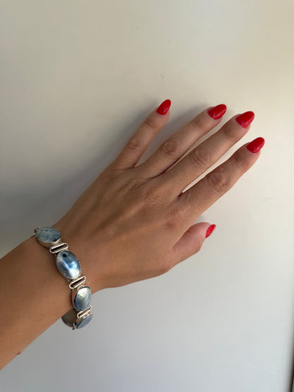 Bracciale in argento 925 con madreperla grigia – Pezzo unico artigianale