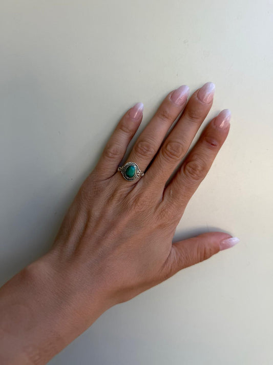 Anello in Argento 925 con Pietra Radice di Smeraldo – Pezzo Unico Artigianale