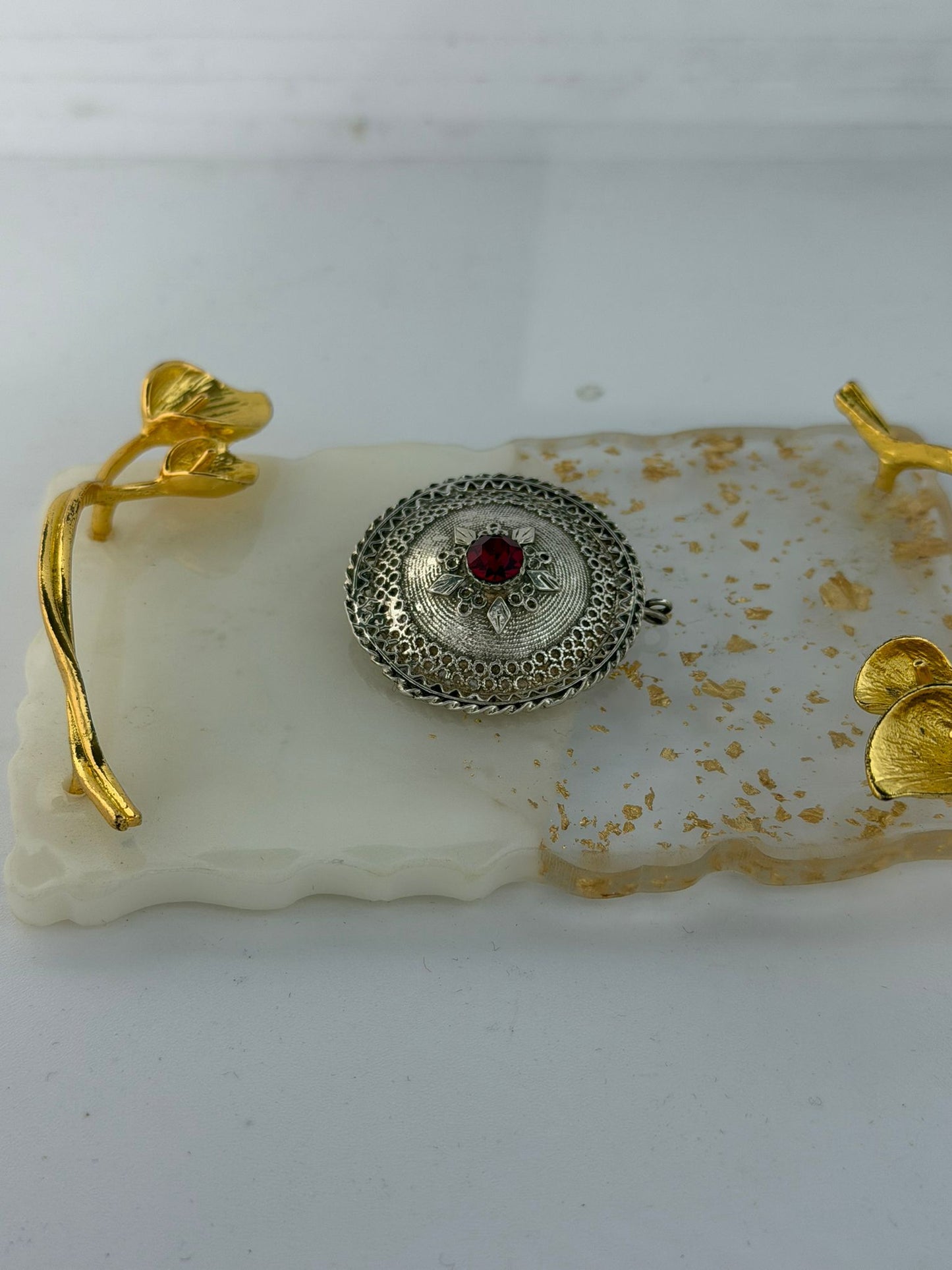 Spilla in argento 925 arte decò con pietra rossa – Pezzo unico
