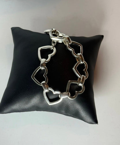 Bracciale Bombato in Argento 925 con Cuori Traforati – 20/21 cm