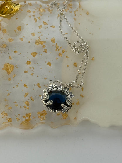 Collana in argento 925 con serpente e zaffiro blu – Pezzo Unico