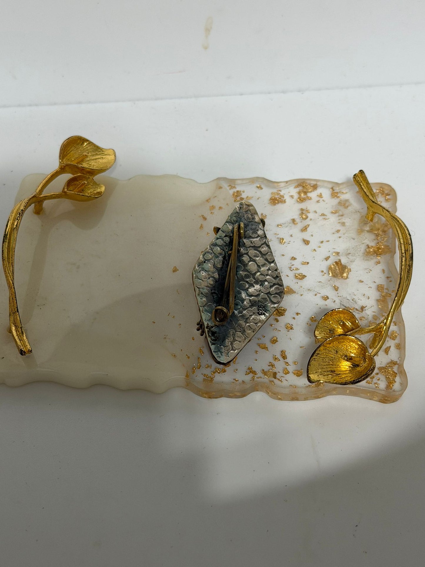 Spilla in Argento 925 e Bronzo con Angelo, Smeraldo Verde e Pietra Bianca